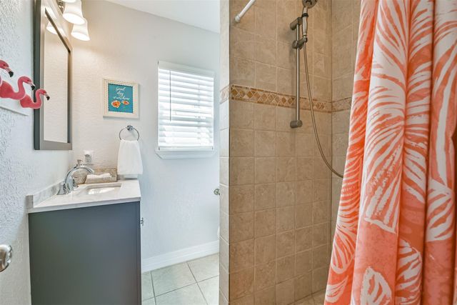 17812 Vera Cruz Boulevard, Galveston, TX 77554