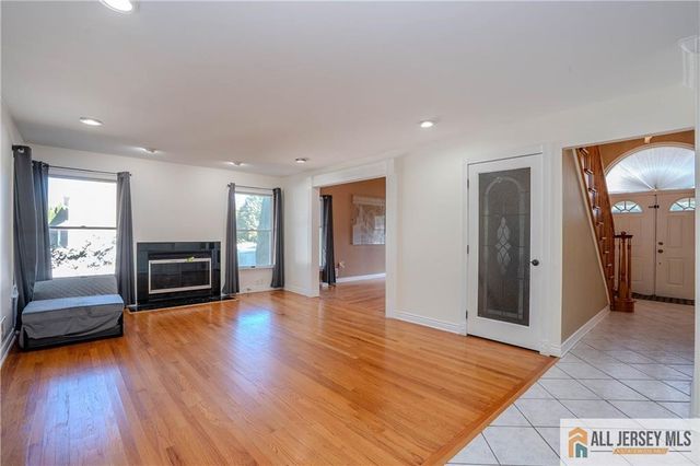 11 Hampton Road, Monroe, NJ 08831