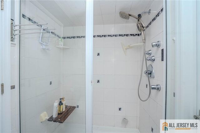 11 Hampton Road, Monroe, NJ 08831