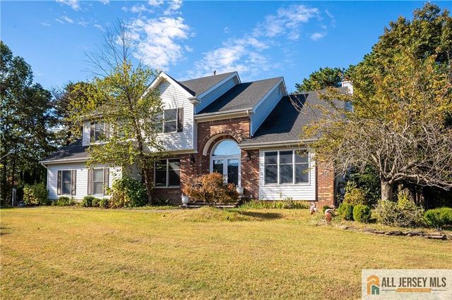 11 Hampton Road, Monroe, NJ 08831