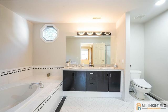 11 Hampton Road, Monroe, NJ 08831