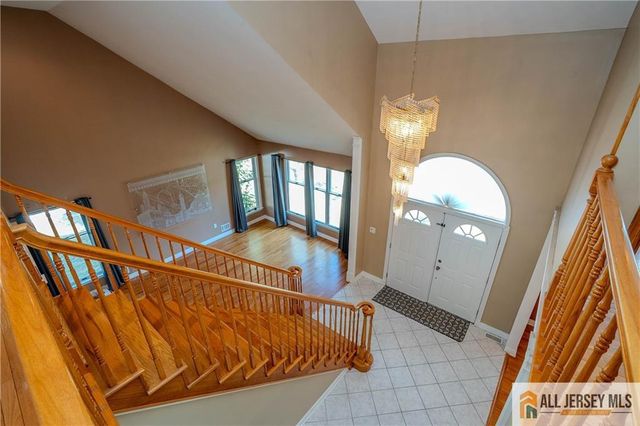 11 Hampton Road, Monroe, NJ 08831