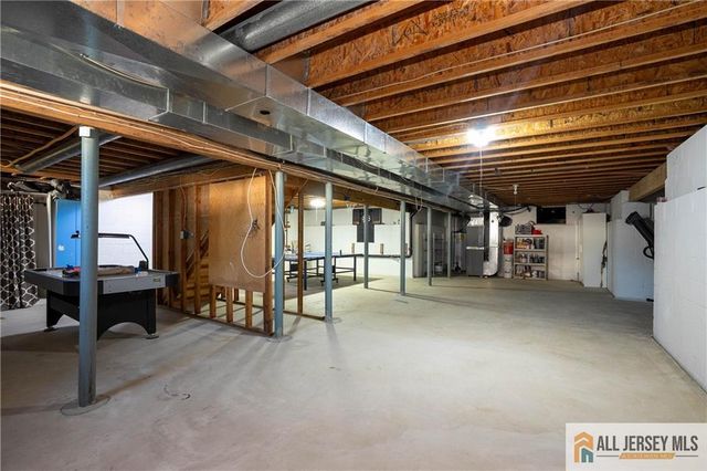 11 Hampton Road, Monroe, NJ 08831