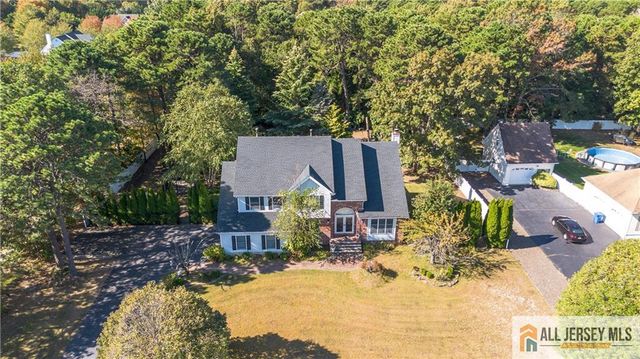 11 Hampton Road, Monroe, NJ 08831