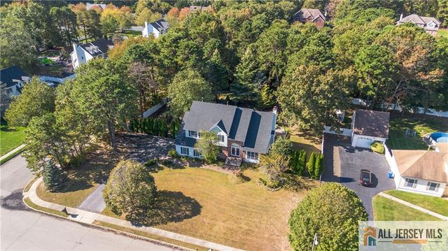 11 Hampton Road, Monroe, NJ 08831