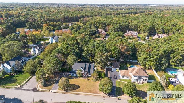 11 Hampton Road, Monroe, NJ 08831