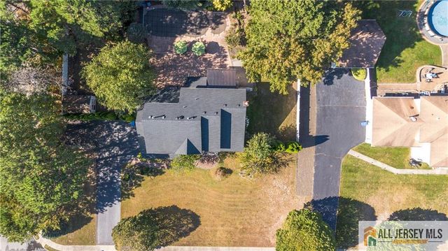 11 Hampton Road, Monroe, NJ 08831