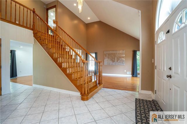 11 Hampton Road, Monroe, NJ 08831