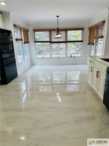 11 Hampton Road, Monroe, NJ 08831