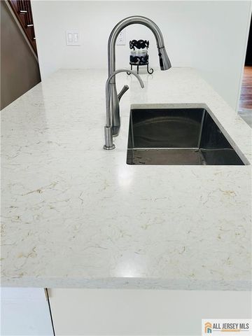 11 Hampton Road, Monroe, NJ 08831