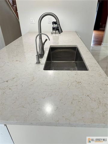 11 Hampton Road, Monroe, NJ 08831