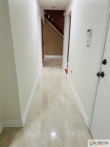 11 Hampton Road, Monroe, NJ 08831