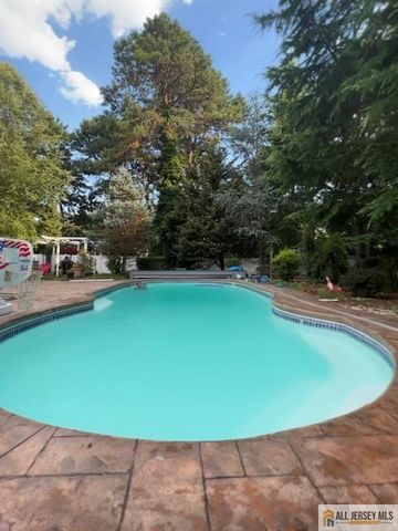 11 Hampton Road, Monroe, NJ 08831