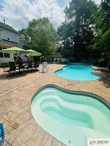 11 Hampton Road, Monroe, NJ 08831