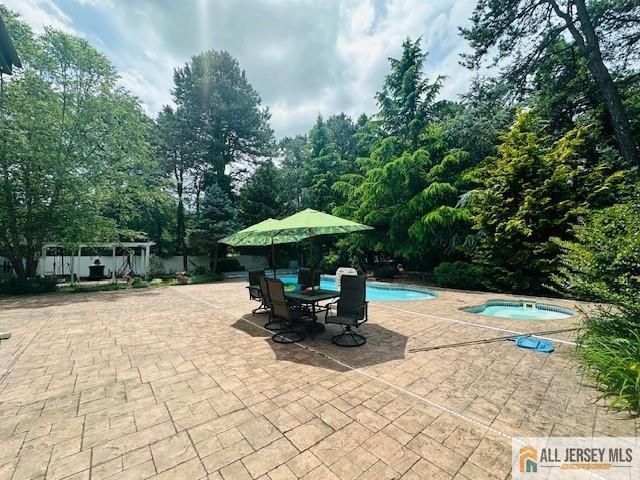 11 Hampton Road, Monroe, NJ 08831