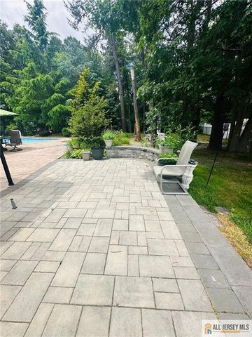 11 Hampton Road, Monroe, NJ 08831