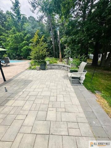 11 Hampton Road, Monroe, NJ 08831