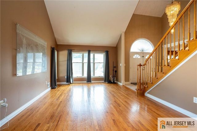 11 Hampton Road, Monroe, NJ 08831