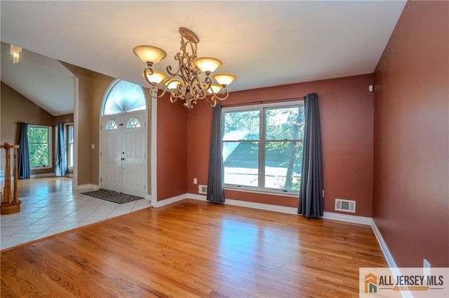 11 Hampton Road, Monroe, NJ 08831