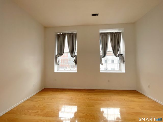 196 Crown Street 210, New Haven, CT 06510