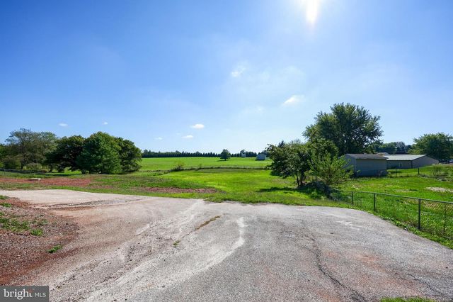4391 SCHOOLHOUSE RD, Dover, PA 17315
