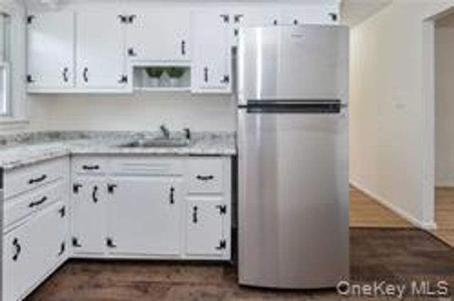 176 Nassau Boulevard 1, Garden City South, NY 11530