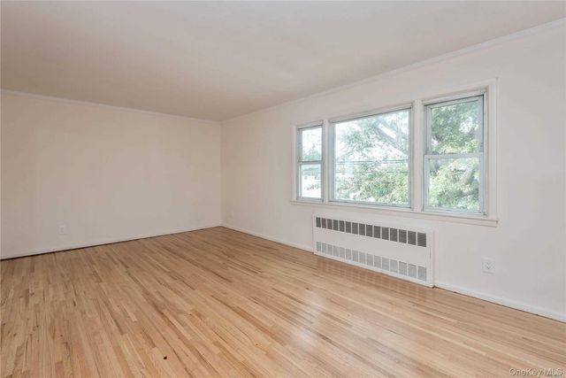 176 Nassau Boulevard 1, Garden City South, NY 11530
