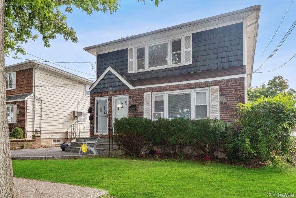 176 Nassau Boulevard 1, Garden City South, NY 11530