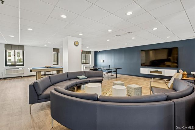 100 W Broadway 3J, Long Beach, NY 11561