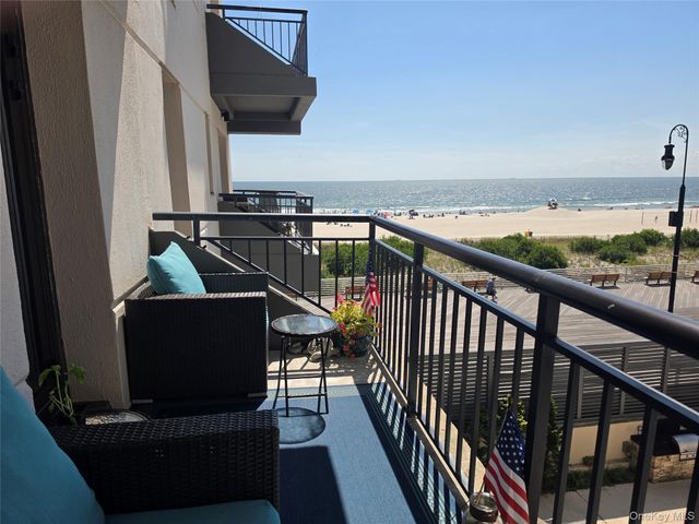 100 W Broadway 3J, Long Beach, NY 11561