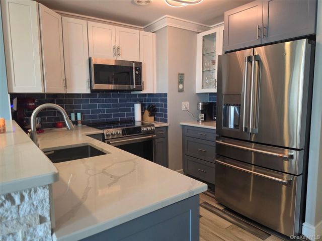 100 W Broadway 3J, Long Beach, NY 11561