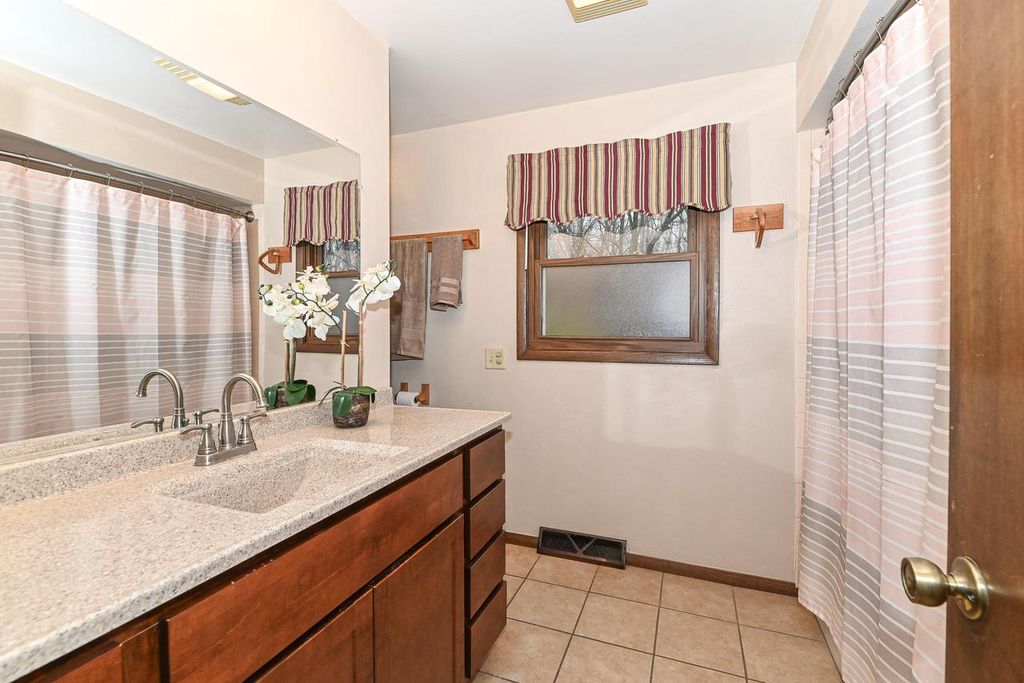 property-img