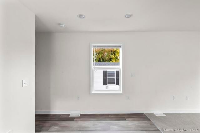 55 Sugar Street 27, Newtown, CT 06470