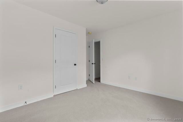 55 Sugar Street 27, Newtown, CT 06470