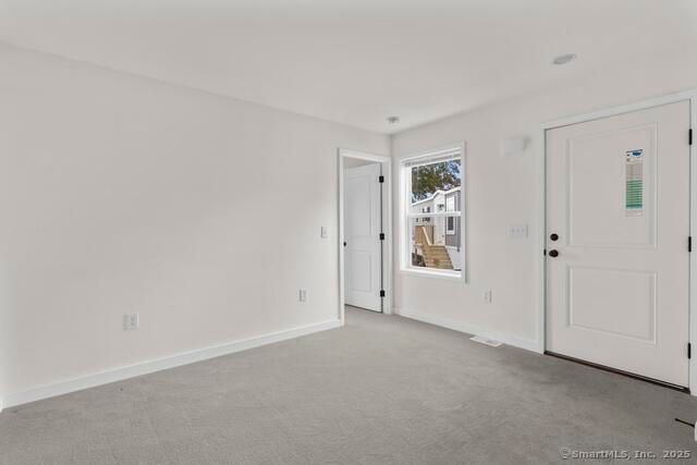 55 Sugar Street 27, Newtown, CT 06470