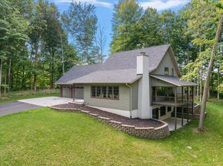 8806 Lakewood Trail, Berrien Center, MI 49102