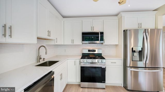 102 SANDHURST DR, Mount Laurel, NJ 08054