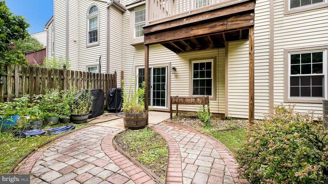 102 SANDHURST DR, Mount Laurel, NJ 08054