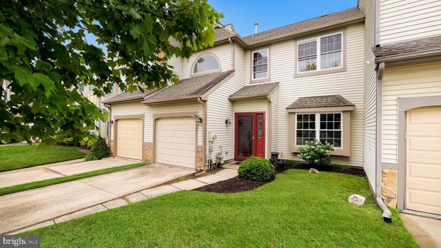 102 SANDHURST DR, Mount Laurel, NJ 08054
