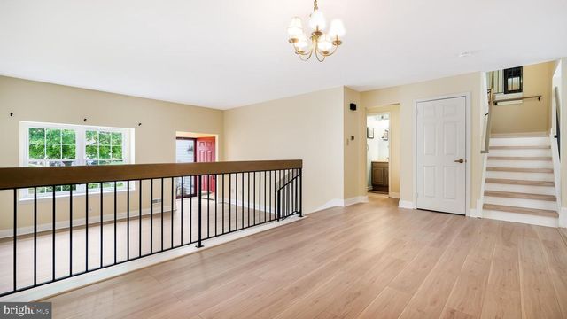 102 SANDHURST DR, Mount Laurel, NJ 08054