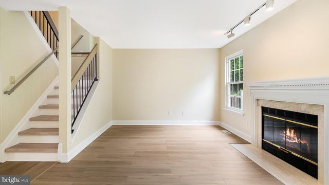 102 SANDHURST DR, Mount Laurel, NJ 08054