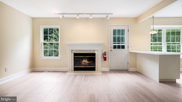 102 SANDHURST DR, Mount Laurel, NJ 08054