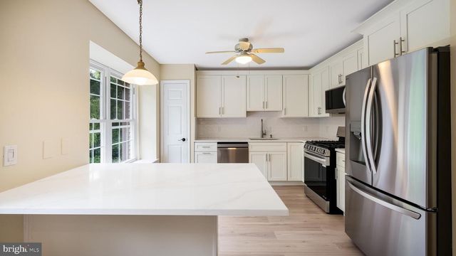 102 SANDHURST DR, Mount Laurel, NJ 08054