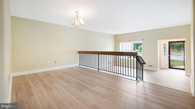 102 SANDHURST DR, Mount Laurel, NJ 08054