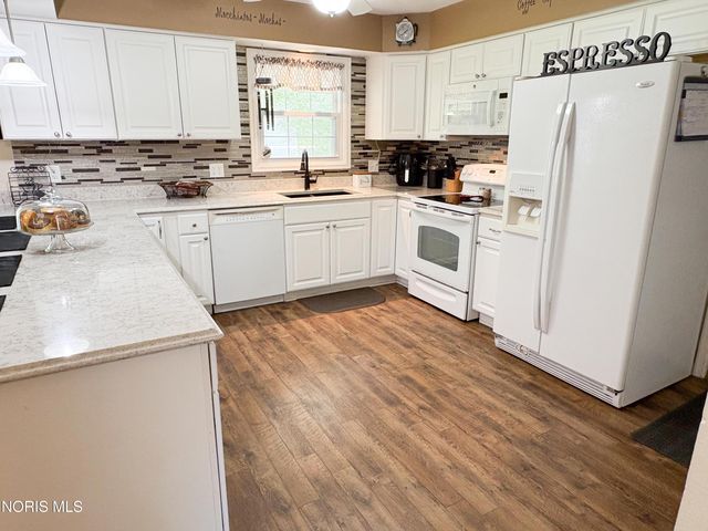 569 S Fargo Street, Oregon, OH 43616