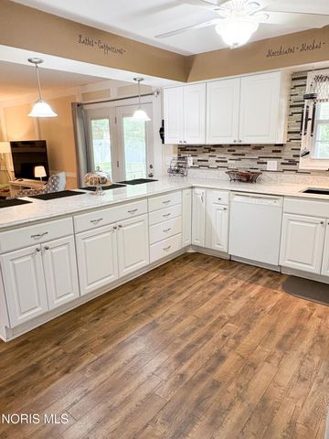 569 S Fargo Street, Oregon, OH 43616