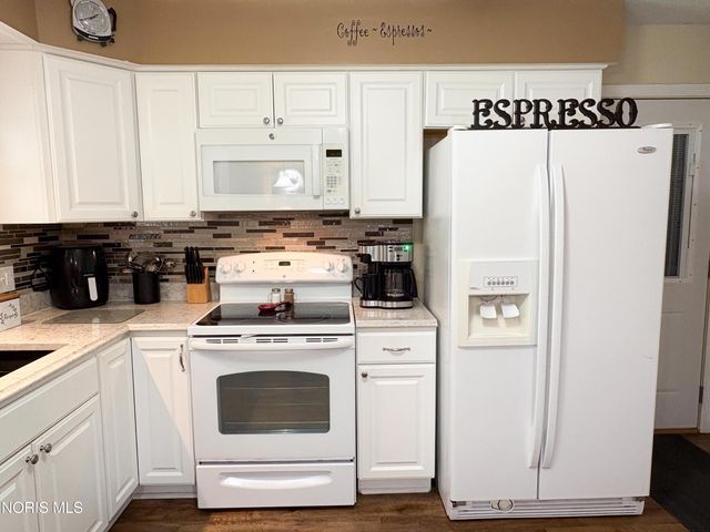 569 S Fargo Street, Oregon, OH 43616