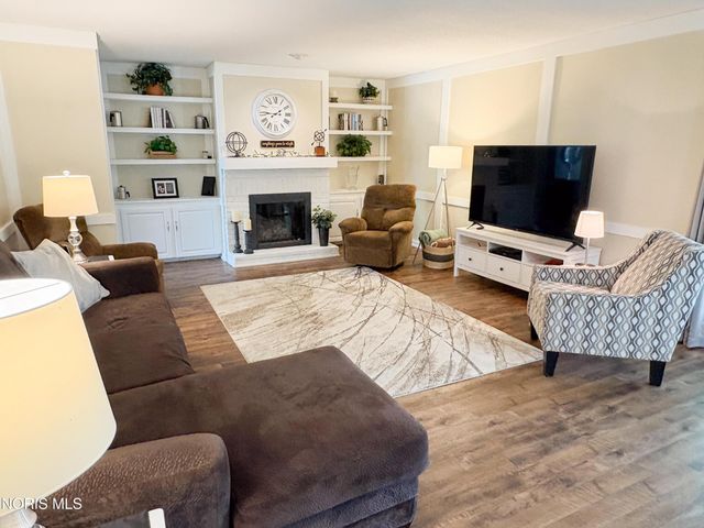569 S Fargo Street, Oregon, OH 43616