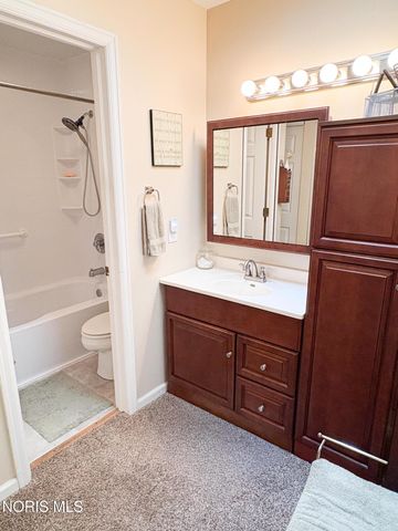 569 S Fargo Street, Oregon, OH 43616