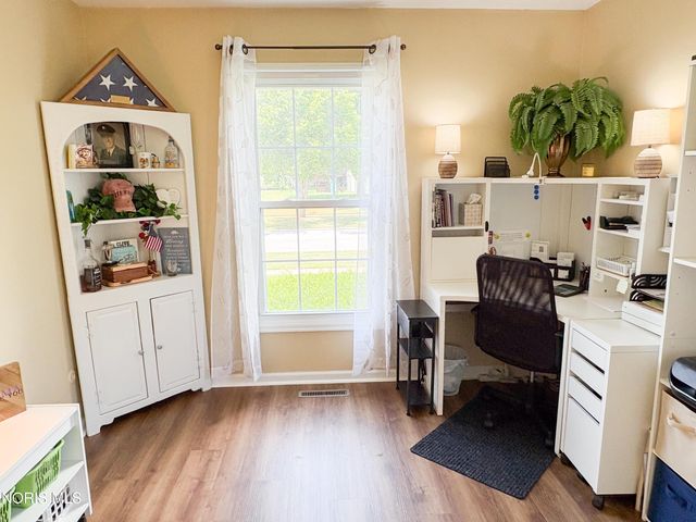 569 S Fargo Street, Oregon, OH 43616